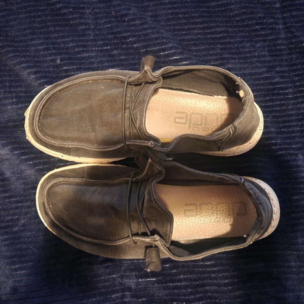 Heydude size 7 black